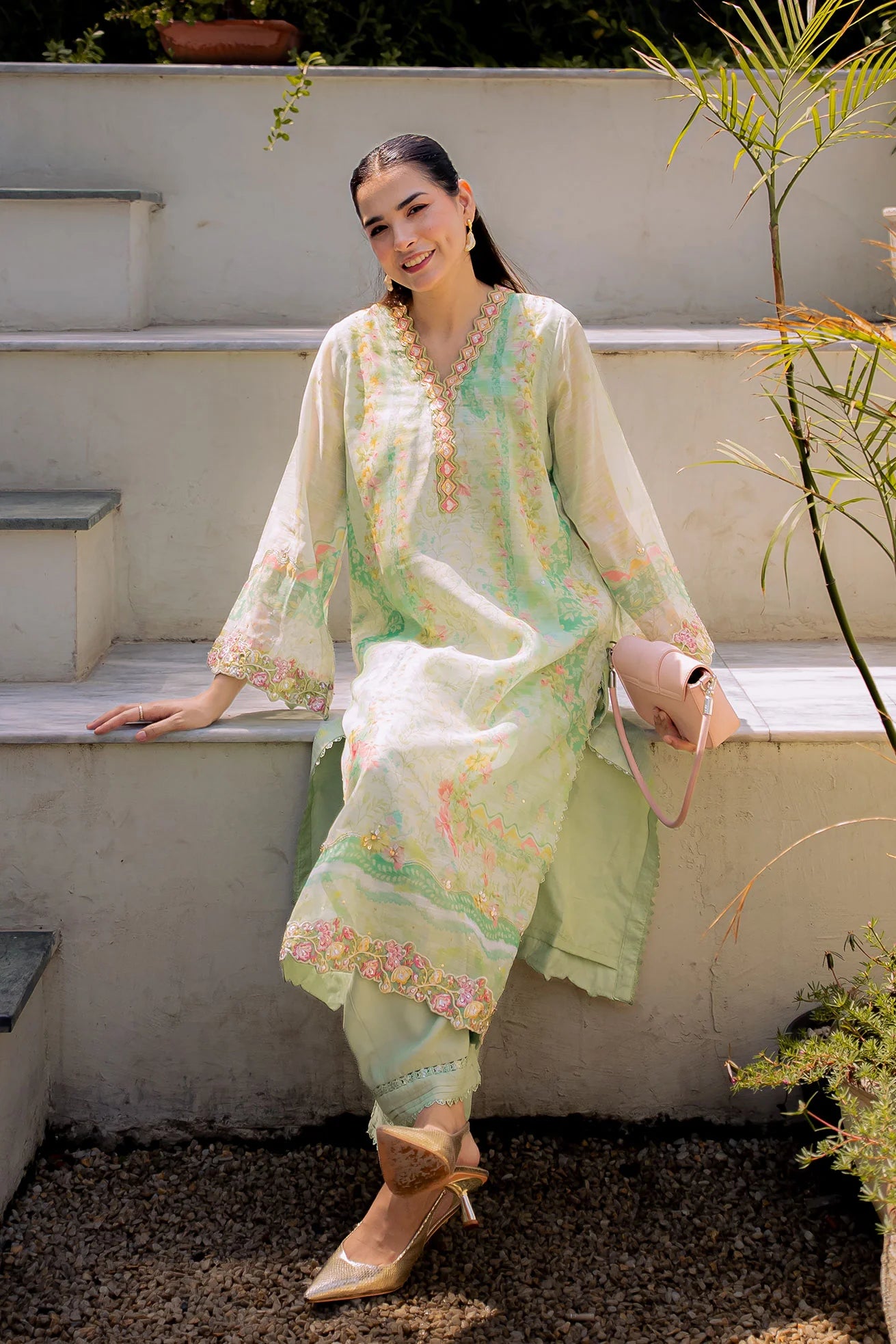 Green Embroidered Kurta Set (Munar)