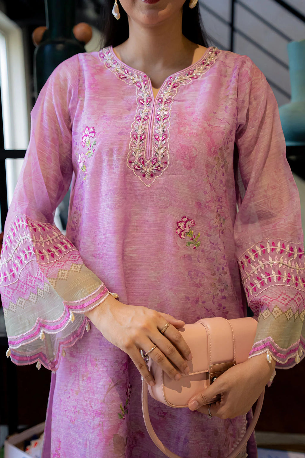 Lilac Embroidered Kurta Set (Munar)