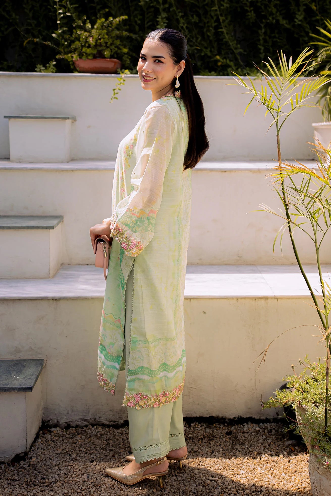 Green Embroidered Kurta Set (Munar)